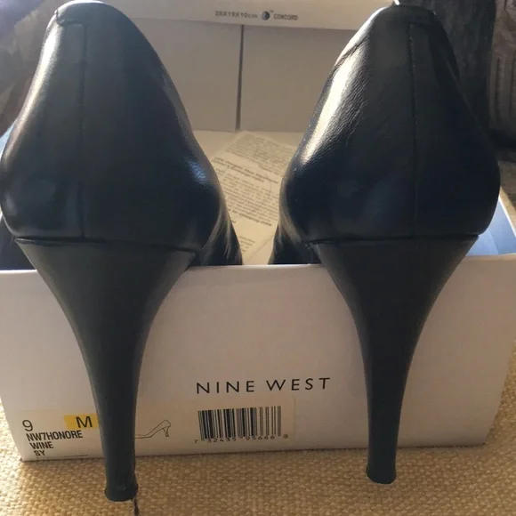 Nine West Platform Pump - Picture 2 of 8